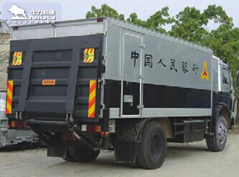 QWB懸臂式汽車尾闆